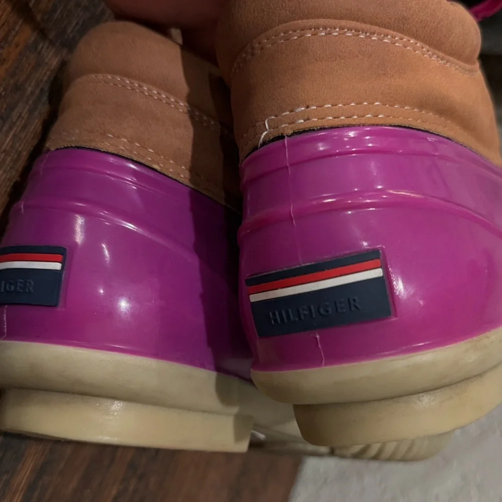 Tommy Hilfiger womens bohemain  Pink and Tan Women's Waterproof Duck Shoes Sz 10